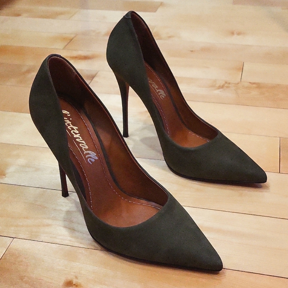 Elegant Dark Green Stilettos